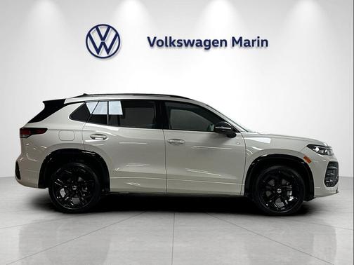 sandstone 2026 Volkswagen Tiguan 2.0T SE R-Line Black 4MOTION