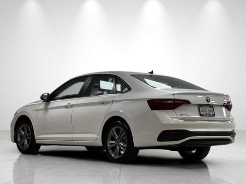 Opal White Pearl 2023 Volkswagen Jetta 1.5T SE