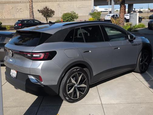 Silver Mist Metallic 2023 Volkswagen ID.4 AWD Pro S