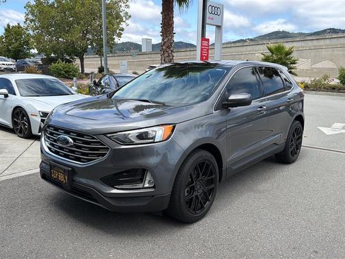 CARBONIZED GRAY 2022 Ford Edge SEL