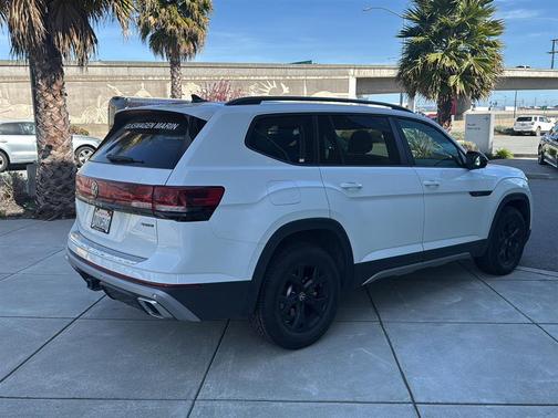 2025 Volkswagen Atlas 2.0T Peak Edition