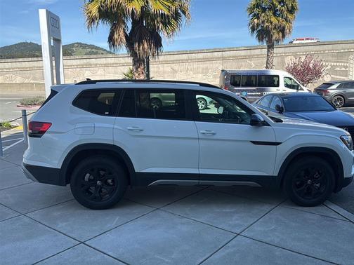 2025 Volkswagen Atlas 2.0T Peak Edition