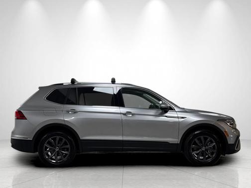 Pyrite Silver Metallic 2023 Volkswagen Tiguan 2.0T SE