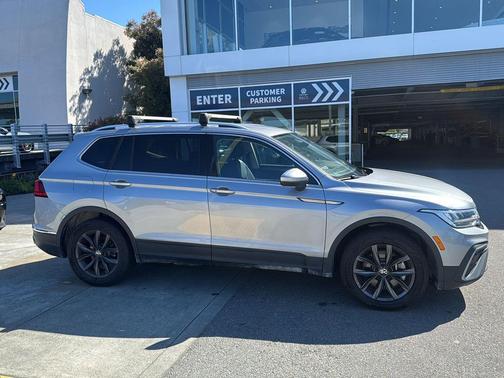 Pyrite Silver Metallic 2023 Volkswagen Tiguan 2.0T SE