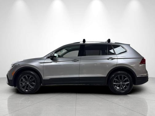 Pyrite Silver Metallic 2023 Volkswagen Tiguan 2.0T SE