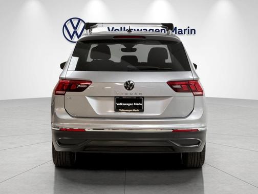 Pyrite Silver Metallic 2023 Volkswagen Tiguan 2.0T SE