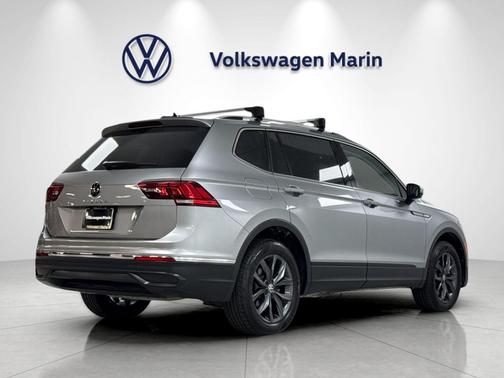 Pyrite Silver Metallic 2023 Volkswagen Tiguan 2.0T SE