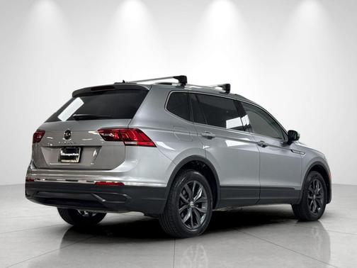 Pyrite Silver Metallic 2023 Volkswagen Tiguan 2.0T SE