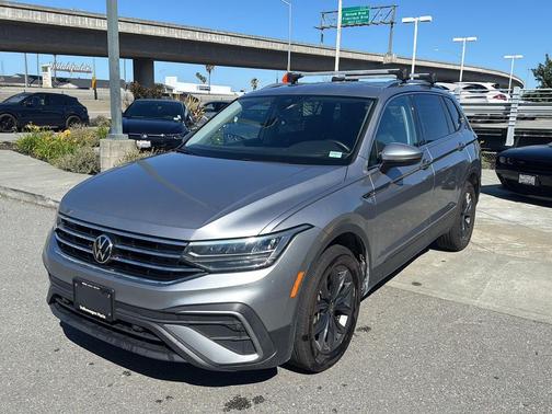 Pyrite Silver Metallic 2023 Volkswagen Tiguan 2.0T SE