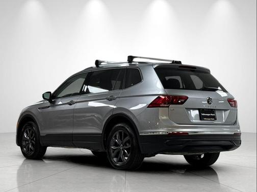 Pyrite Silver Metallic 2023 Volkswagen Tiguan 2.0T SE