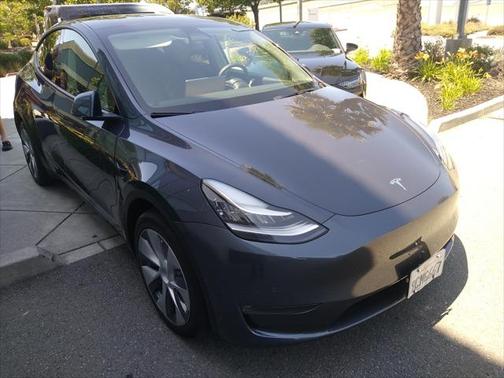 2022 Tesla Model Y Long Range Dual Motor All-Wheel Drive