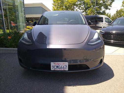 2022 Tesla Model Y Long Range Dual Motor All-Wheel Drive