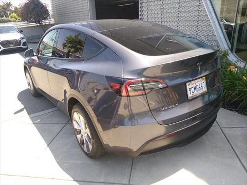 2022 Tesla Model Y Long Range Dual Motor All-Wheel Drive