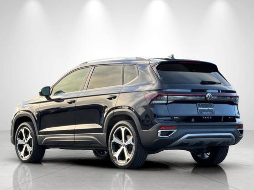Deep Black Pearl 2026 Volkswagen Taos SEL
