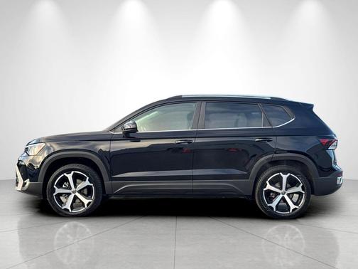 Deep Black Pearl 2026 Volkswagen Taos SEL