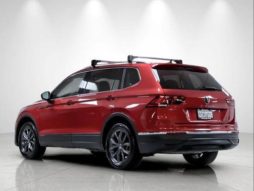 Kings Red Metallic 2023 Volkswagen Tiguan 2.0T SE