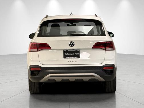 Pure White 2023 Volkswagen Taos 1.5T S