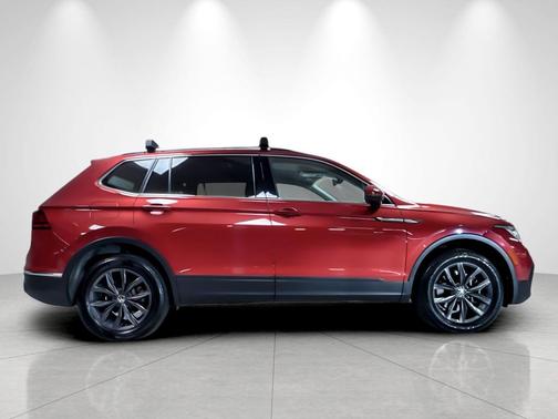 Kings Red Metallic 2023 Volkswagen Tiguan 2.0T SE