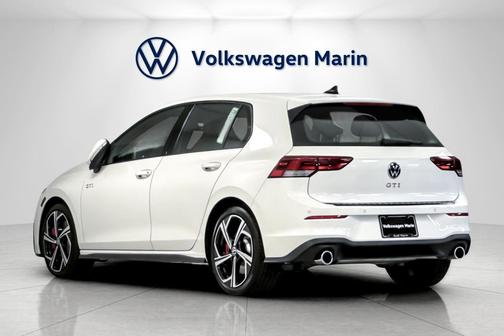 2025 Volkswagen Golf GTI 2.0T SE DSG