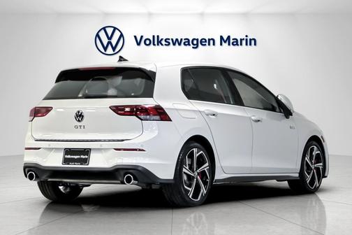2025 Volkswagen Golf GTI 2.0T SE DSG
