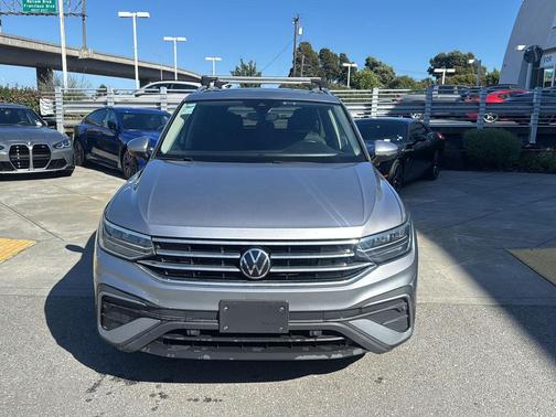 Pyrite Silver Metallic 2023 Volkswagen Tiguan 2.0T SE