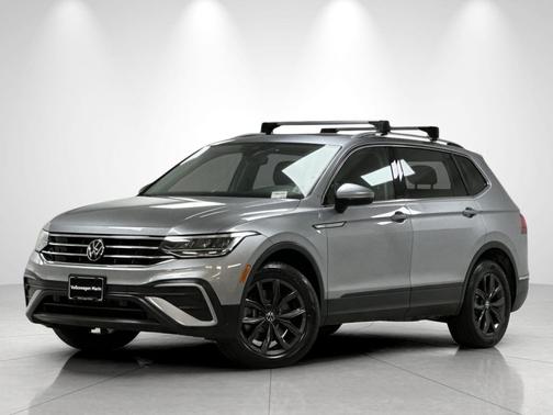 Pyrite Silver Metallic 2023 Volkswagen Tiguan 2.0T SE