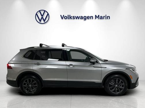 Pyrite Silver Metallic 2023 Volkswagen Tiguan 2.0T SE