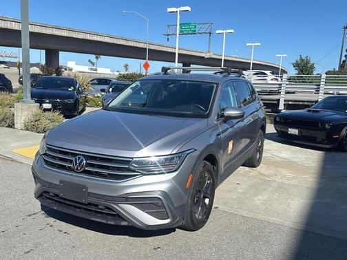 Pyrite Silver Metallic 2023 Volkswagen Tiguan 2.0T SE