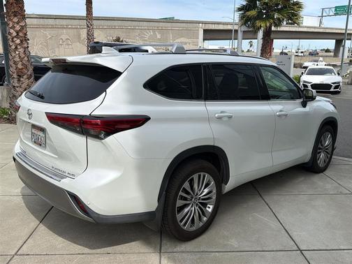 Wind Chill Pearl 2022 Toyota Highlander Platinum