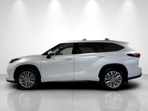 Wind Chill Pearl 2022 Toyota Highlander Platinum