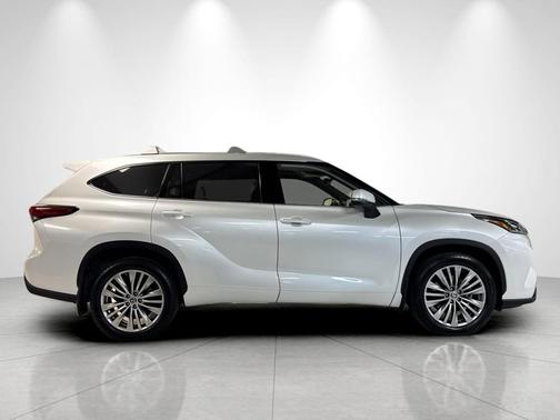 Wind Chill Pearl 2022 Toyota Highlander Platinum