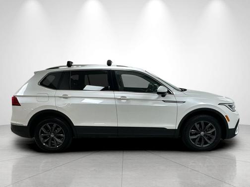 Opal White Pearl 2023 Volkswagen Tiguan 2.0T SE