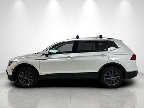 Opal White Pearl 2023 Volkswagen Tiguan 2.0T SE