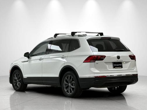 Opal White Pearl 2023 Volkswagen Tiguan 2.0T SE