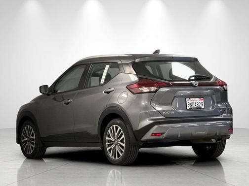 Gun Metallic 2021 Nissan Kicks SV