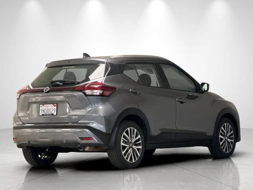 Gun Metallic 2021 Nissan Kicks SV