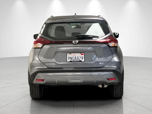 Gun Metallic 2021 Nissan Kicks SV
