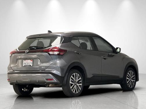 Gun Metallic 2021 Nissan Kicks SV