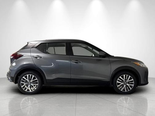 Gun Metallic 2021 Nissan Kicks SV