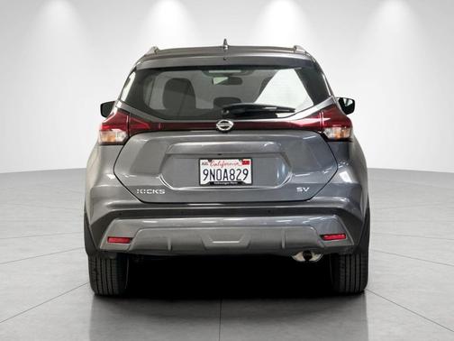 Gun Metallic 2021 Nissan Kicks SV