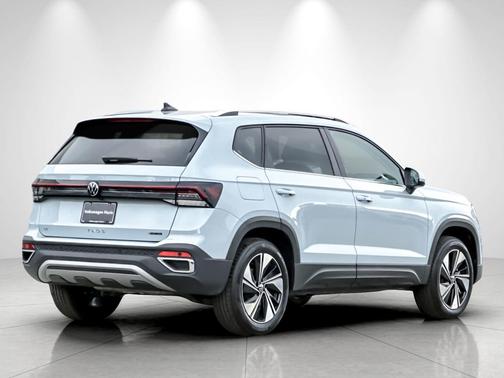 Monument Gray 2026 Volkswagen Taos SE