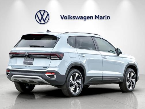 Monument Gray 2026 Volkswagen Taos SE