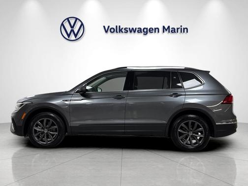 Platinum Gray Metallic 2023 Volkswagen Tiguan 2.0T SE