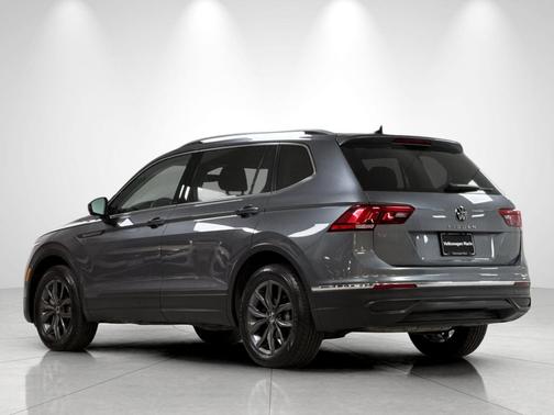 Platinum Gray Metallic 2023 Volkswagen Tiguan 2.0T SE