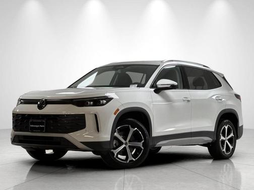 pure white 2026 Volkswagen Tiguan 2.0T SE