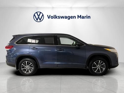 Shoreline Blue Pearl 2017 Toyota Highlander XLE