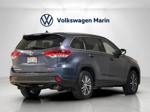 Shoreline Blue Pearl 2017 Toyota Highlander XLE