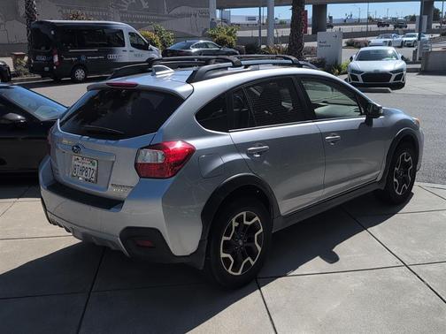 Ice Silver Metallic 2017 Subaru Crosstrek 2.0i Limited