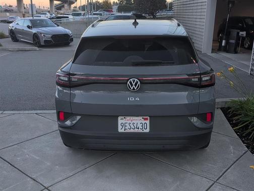 2023 Volkswagen ID.4 Pro
