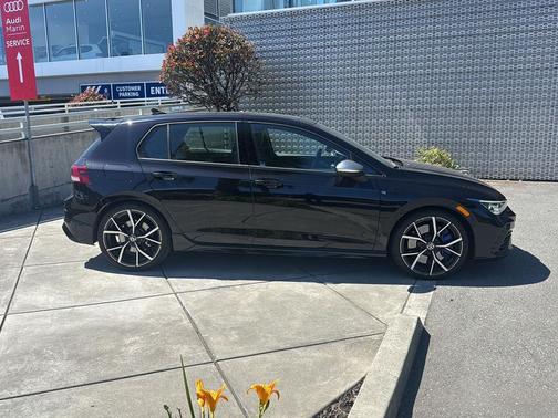 Deep Black Pearl 2024 Volkswagen Golf R 2.0T Manual